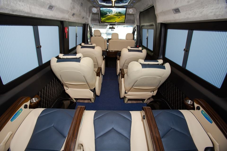Xe Solati Limousine thương mại 10 chỗ