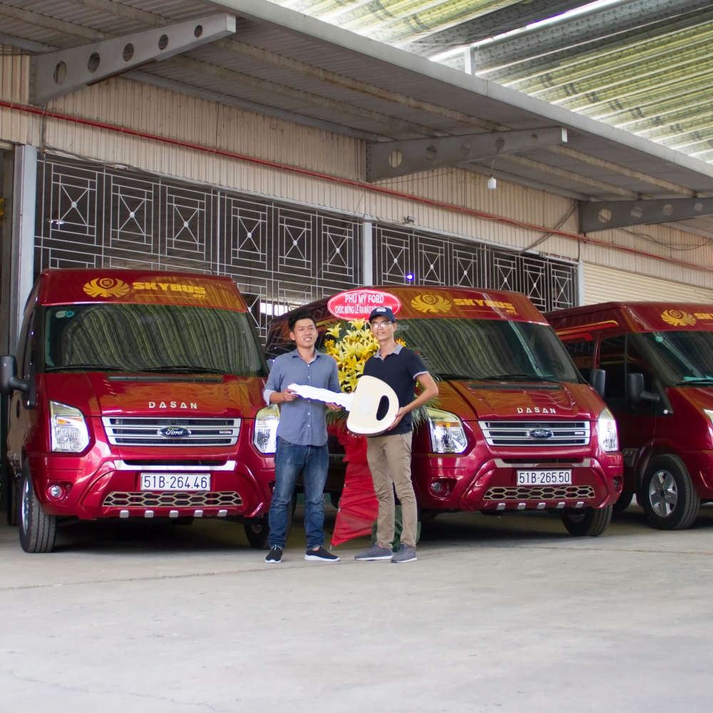 Bàn giao xe SKYBUS cho Hoàng Kim Busline