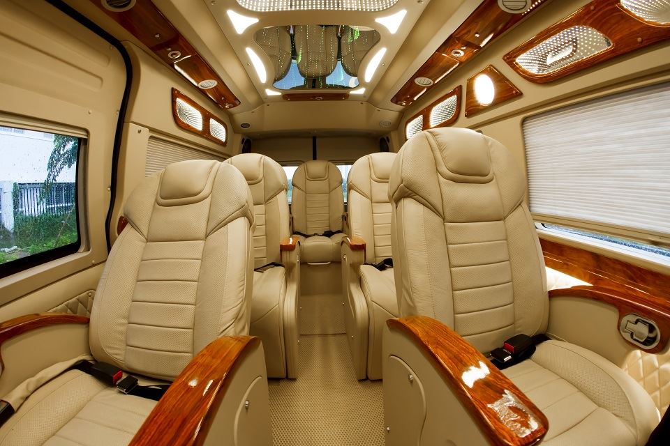 Nội thất Ford Limousine cao cấp SKYBUS Infinity