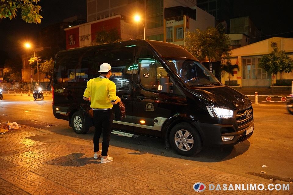 Xe Skybus Limousine đón Quách Ngọc Tuyên tham gia Việt Nam Tươi Đẹp