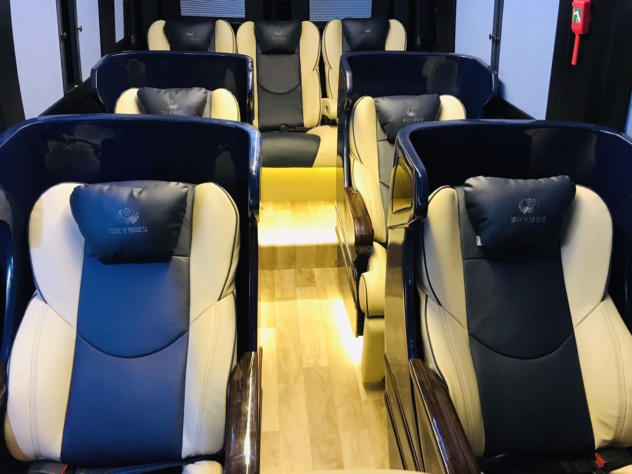 Skybus Solati Bold - Solati Limousine ghế Boeing VIPs