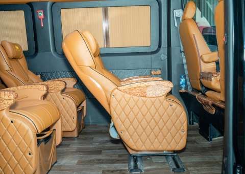 Solati Limousine 11 chỗ Skybus Milnium 4